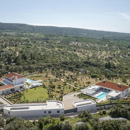 Villa Luxury Bracchia Magic Retreat Ii With Heated Pool - *