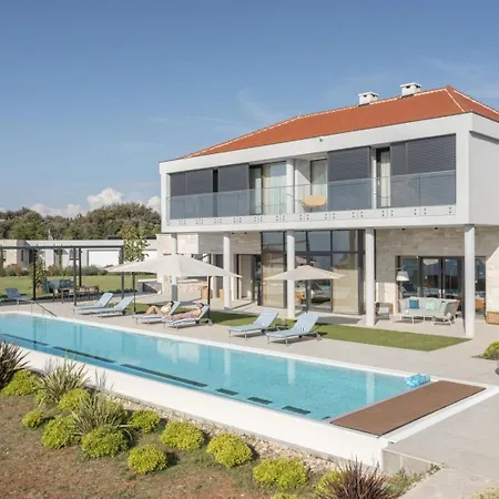 Villa Luxury Bracchia Magic Retreat Ii With Heated Pool -