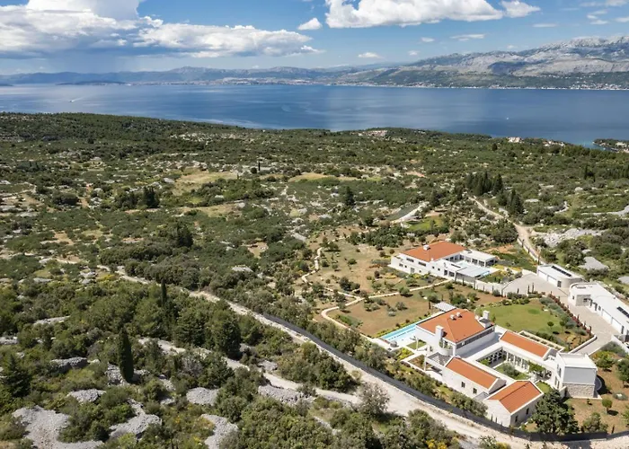 Luxury Bracchia Magic Retreat Ii With Heated Pool - 빌라 Škrip